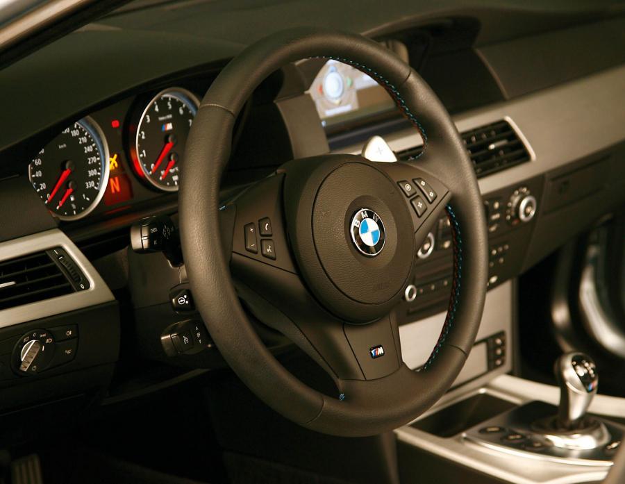  BMW M5 Touring 2009 года  (фото 20 из 51)